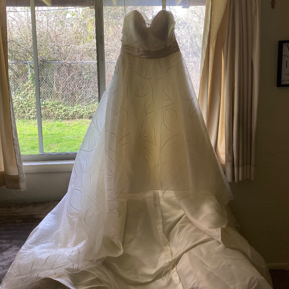 Wedding dress